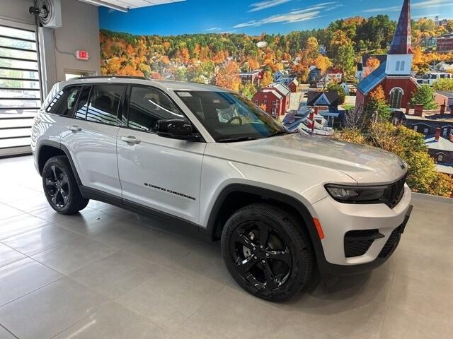 new 2024 Jeep Grand Cherokee car, priced at $42,670