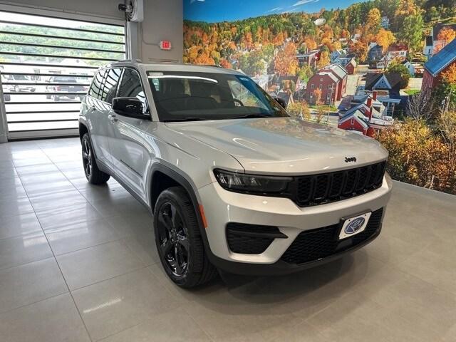 new 2024 Jeep Grand Cherokee car, priced at $42,670
