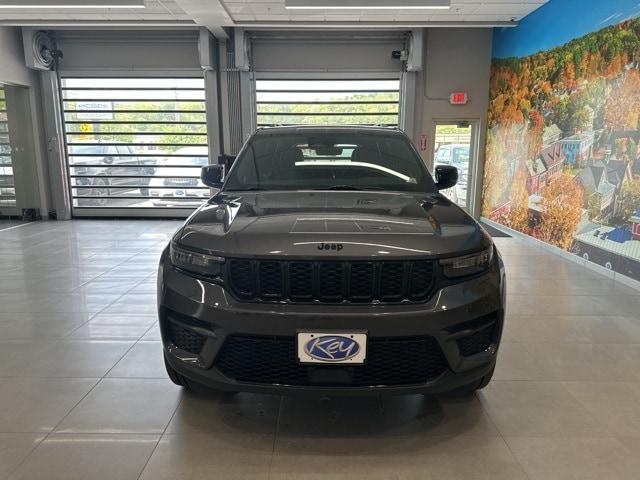 new 2025 Jeep Grand Cherokee car, priced at $40,655