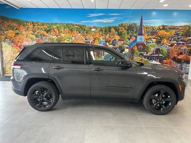 new 2025 Jeep Grand Cherokee car, priced at $39,155