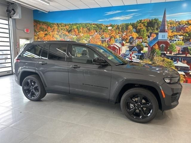 new 2025 Jeep Grand Cherokee car, priced at $40,655