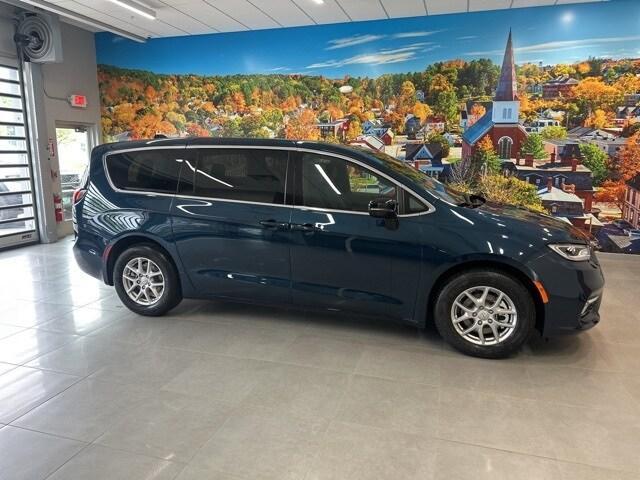 new 2025 Chrysler Pacifica car, priced at $42,642