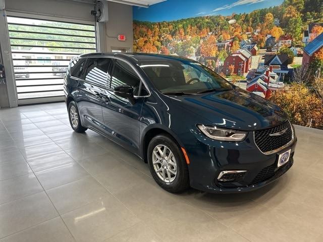 new 2025 Chrysler Pacifica car, priced at $42,642