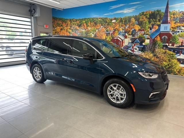 new 2025 Chrysler Pacifica car, priced at $42,642