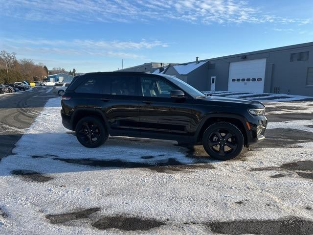 used 2025 Jeep Grand Cherokee car, priced at $39,999