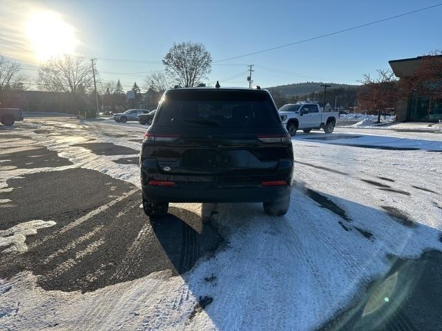 used 2025 Jeep Grand Cherokee car, priced at $39,999