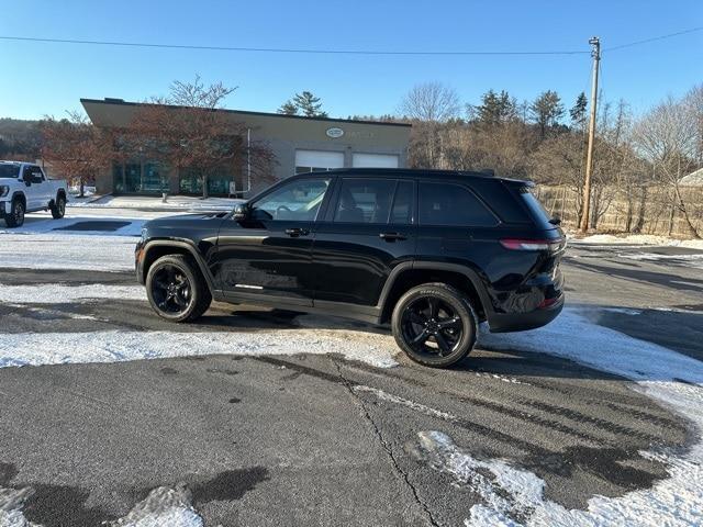 used 2025 Jeep Grand Cherokee car, priced at $39,999