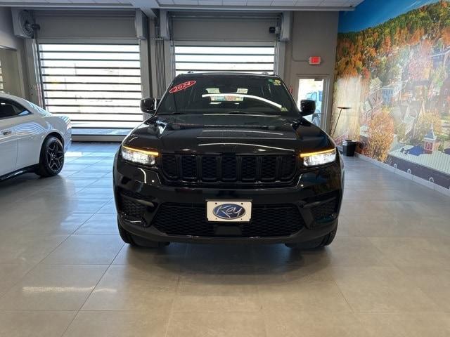 used 2025 Jeep Grand Cherokee car, priced at $41,424