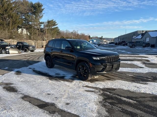 used 2025 Jeep Grand Cherokee car, priced at $39,999