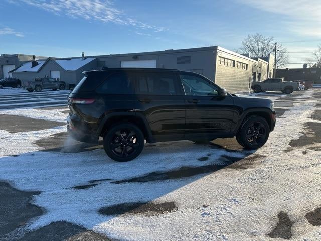 used 2025 Jeep Grand Cherokee car, priced at $39,999