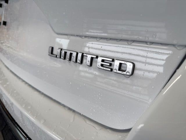 new 2025 Jeep Grand Cherokee car, priced at $47,715