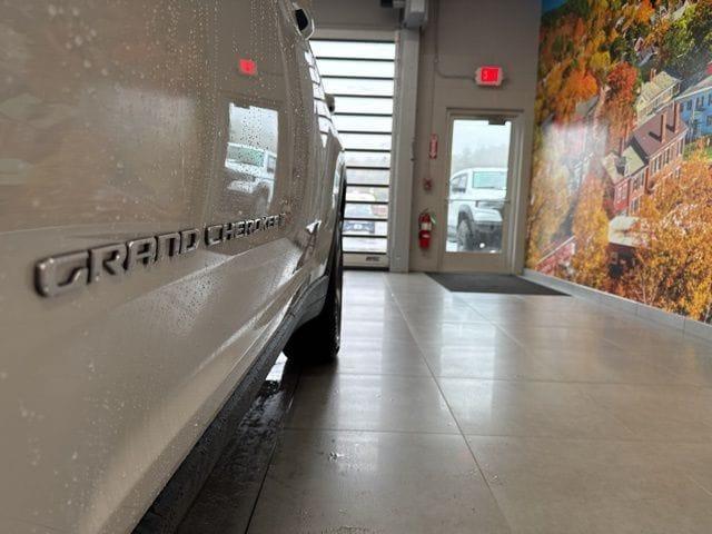 new 2025 Jeep Grand Cherokee car, priced at $47,715