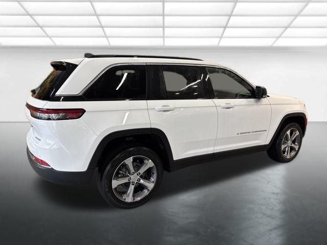 new 2025 Jeep Grand Cherokee car, priced at $47,715