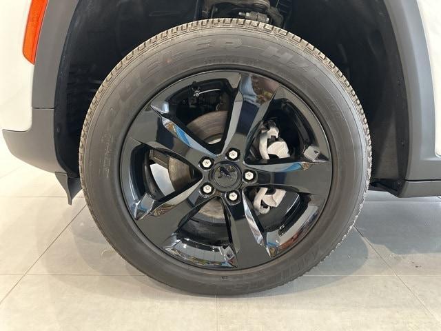 new 2025 Jeep Grand Cherokee car, priced at $40,750