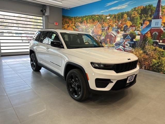 new 2025 Jeep Grand Cherokee car, priced at $37,250