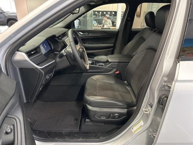 new 2024 Jeep Grand Cherokee car, priced at $47,670