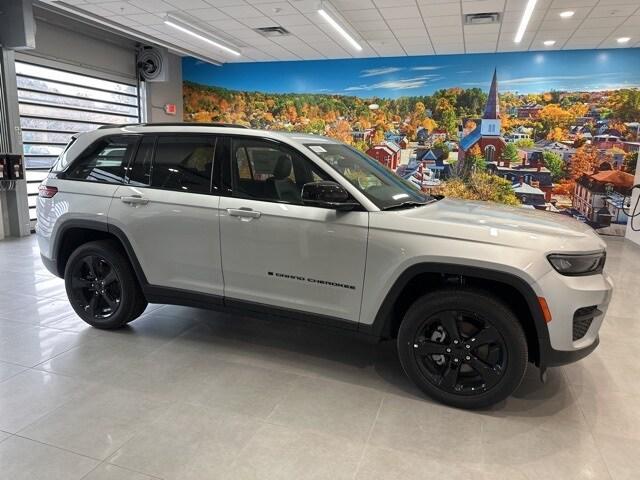 new 2024 Jeep Grand Cherokee car, priced at $47,670