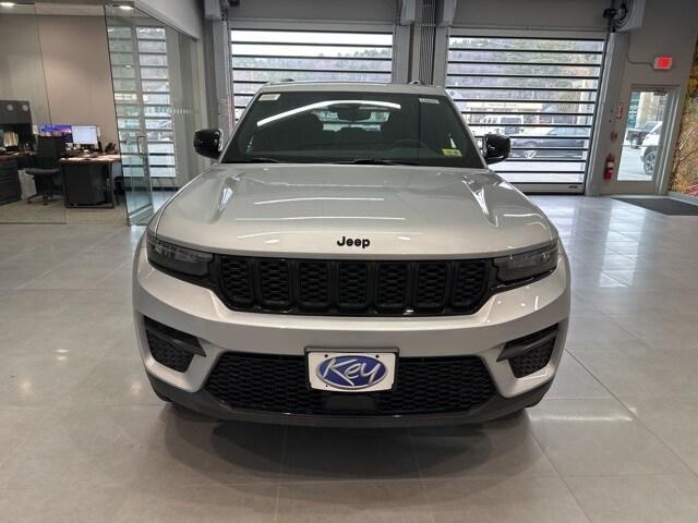 new 2024 Jeep Grand Cherokee car, priced at $47,670