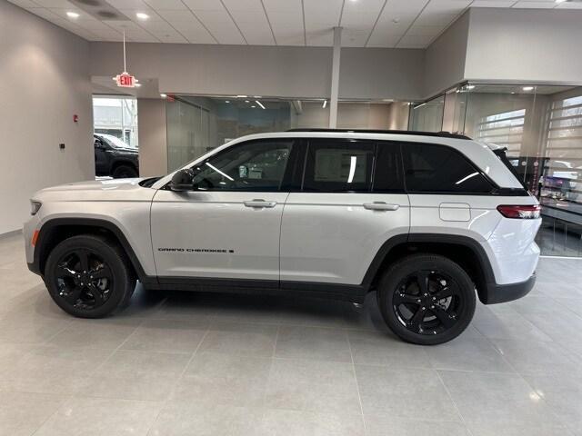 new 2024 Jeep Grand Cherokee car, priced at $47,670