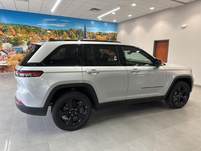new 2024 Jeep Grand Cherokee car, priced at $44,170