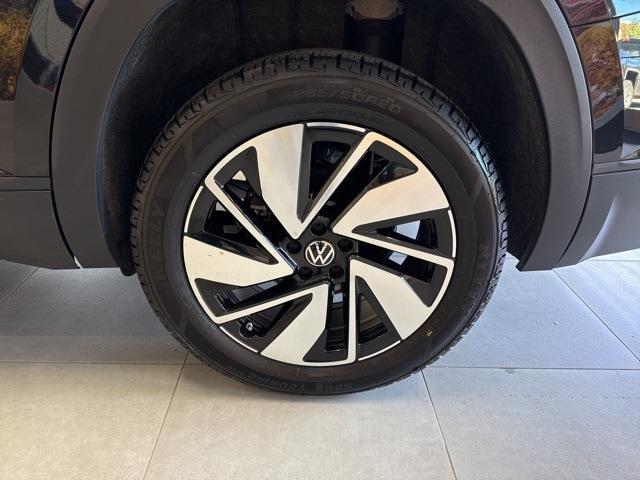 used 2024 Volkswagen Atlas car, priced at $32,999