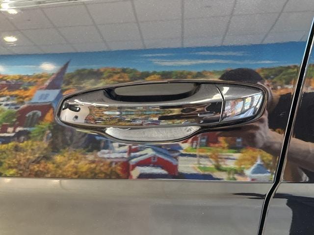 used 2024 Volkswagen Atlas car, priced at $32,999