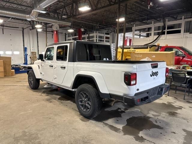 new 2024 Jeep Gladiator car, priced at $45,098
