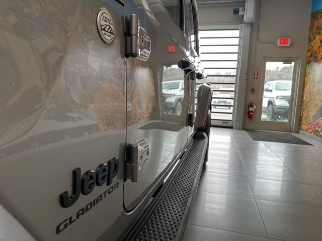 used 2021 Jeep Gladiator car, priced at $30,995