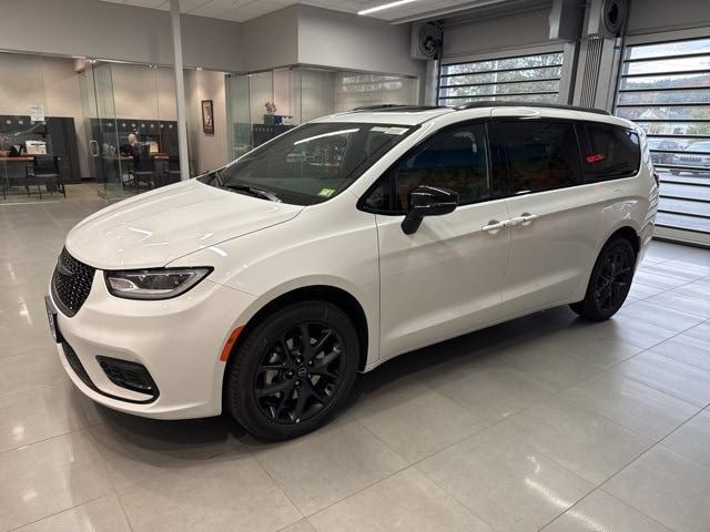 new 2026 Chrysler Pacifica car, priced at $52,280