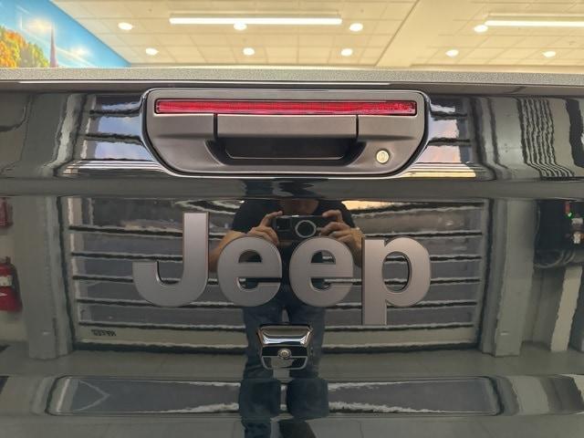 new 2025 Jeep Gladiator car, priced at $47,045
