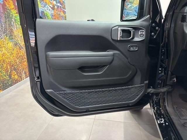 new 2025 Jeep Gladiator car, priced at $47,045