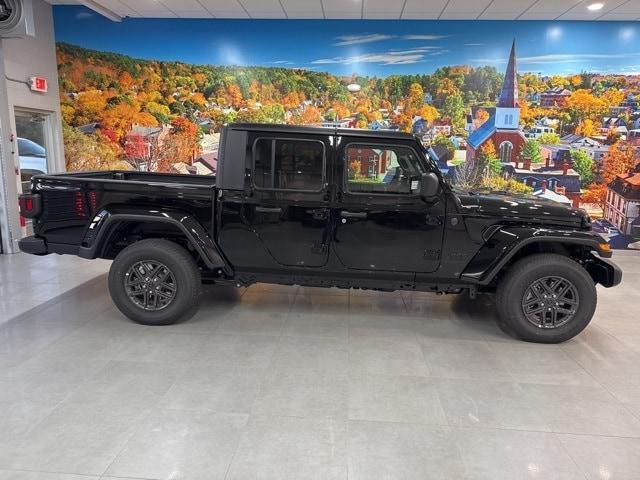 new 2025 Jeep Gladiator car, priced at $47,045