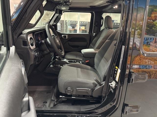 new 2025 Jeep Gladiator car, priced at $47,045