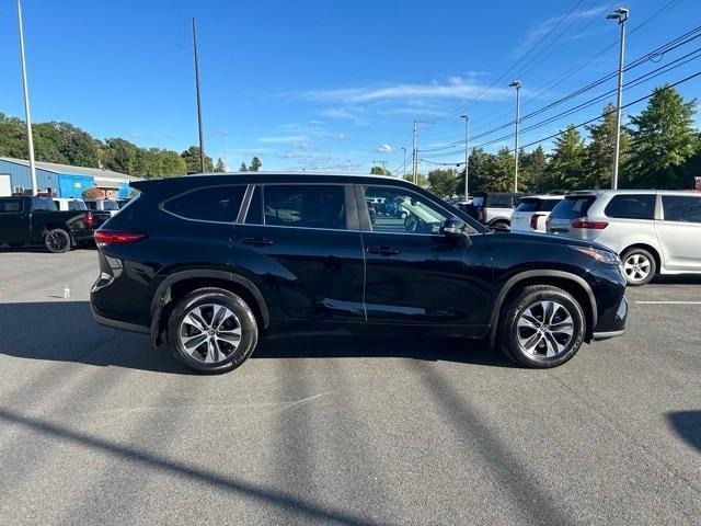 used 2023 Toyota Highlander car, priced at $39,999