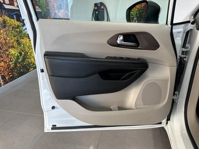 used 2019 Chrysler Pacifica car, priced at $17,195