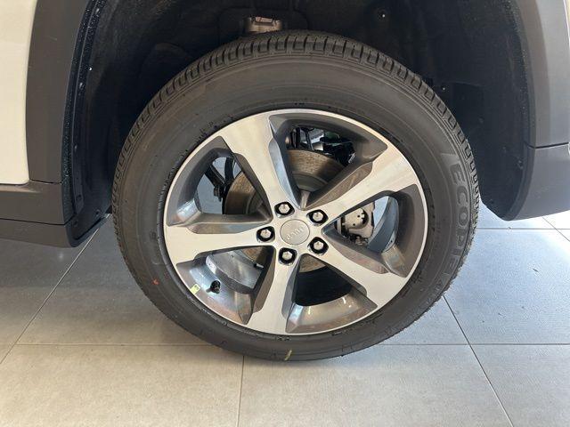 new 2025 Jeep Grand Cherokee car, priced at $50,485