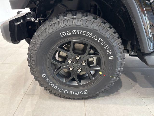 new 2025 Jeep Gladiator car, priced at $45,660