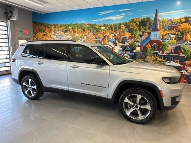 new 2024 Jeep Grand Cherokee L car, priced at $47,670