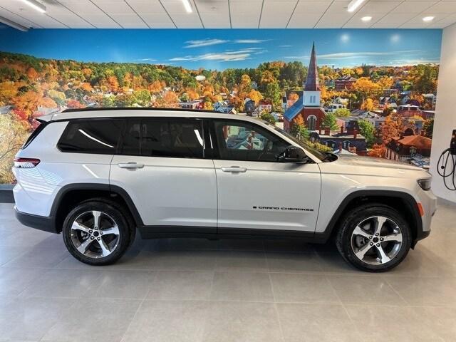 new 2024 Jeep Grand Cherokee L car, priced at $47,670
