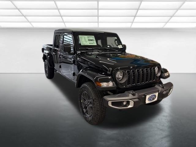 new 2026 Jeep Gladiator car, priced at $48,630