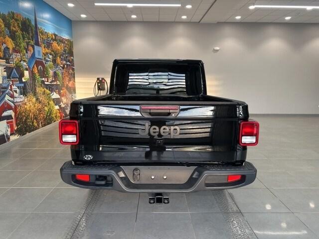 new 2025 Jeep Gladiator car, priced at $41,180