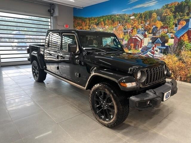 new 2025 Jeep Gladiator car, priced at $41,180