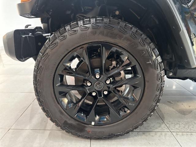 new 2025 Jeep Gladiator car, priced at $38,680
