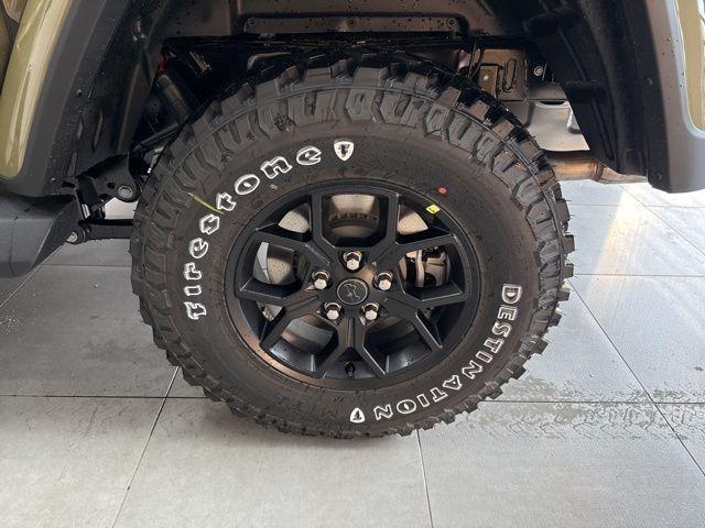 new 2025 Jeep Gladiator car, priced at $45,660