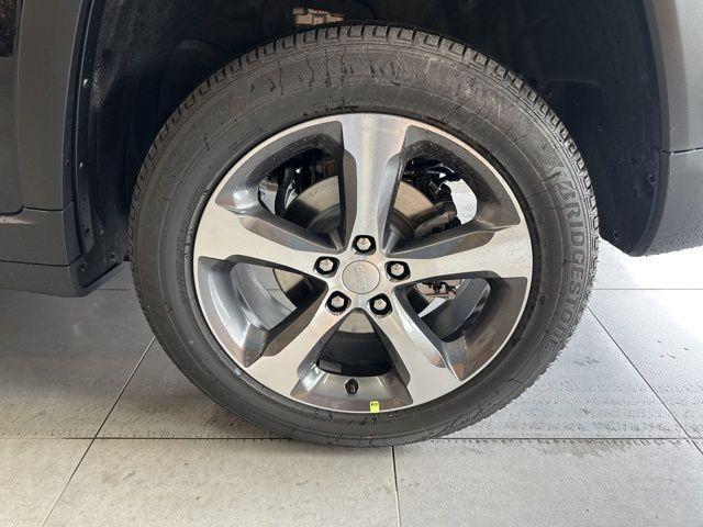 new 2025 Jeep Grand Cherokee car, priced at $48,310