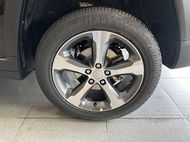new 2025 Jeep Grand Cherokee car, priced at $50,810