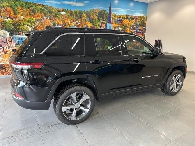 new 2025 Jeep Grand Cherokee car, priced at $50,810