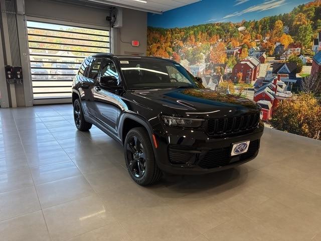 new 2025 Jeep Grand Cherokee car, priced at $44,125