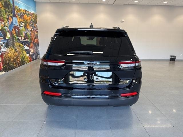 new 2025 Jeep Grand Cherokee car, priced at $44,125