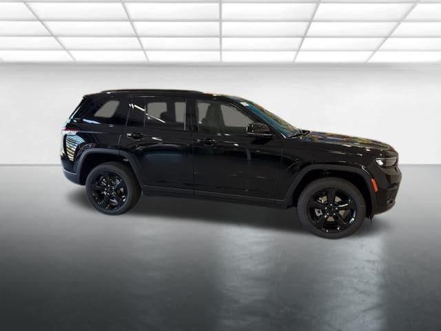 new 2025 Jeep Grand Cherokee car, priced at $44,125